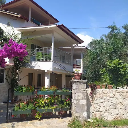 Bucak & Apart-hotel 2*